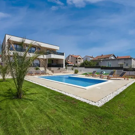 Beautiful Sunlight Villa