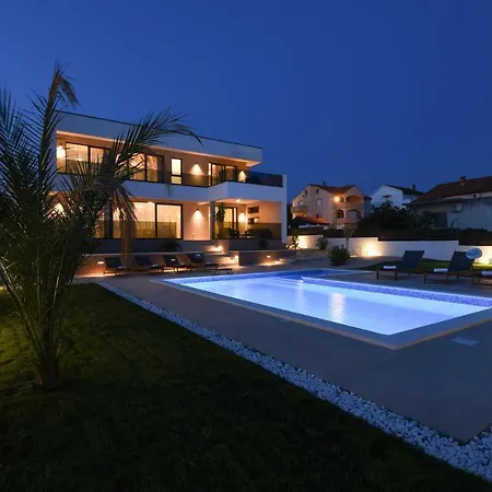 Beautiful Sunlight Villa